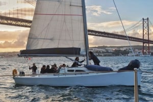 Lisbon: Sailboat Tour with Local Guide and Green Wine