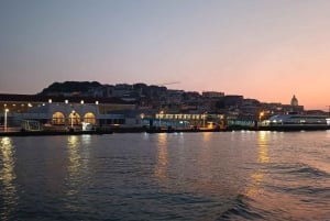Cascais: crociera al tramonto a Lisbona con open bar