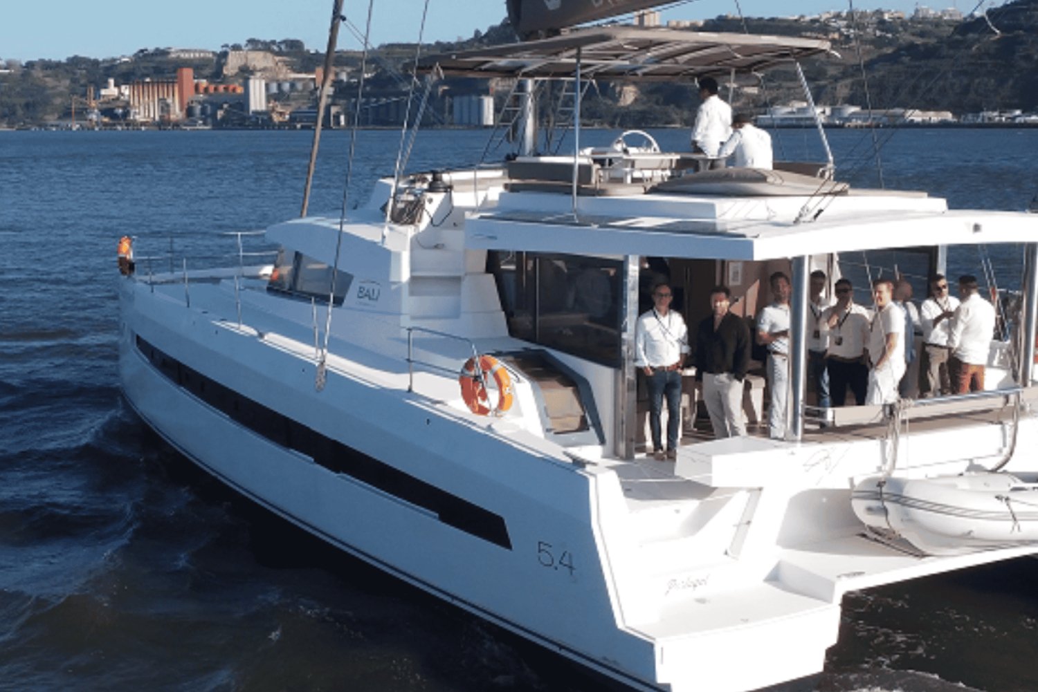 Passeio de barco Catamaran em Lisboa - Veleiro de luxo