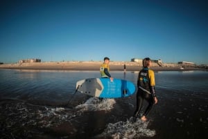 Costa da Caparica: Surfstunde bei Sonnenuntergang