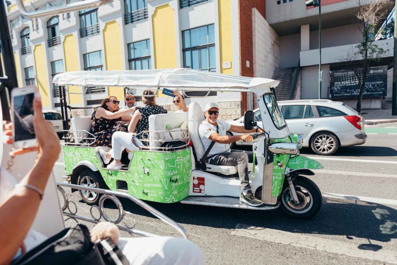 Tour esencial por el casco antiguo de Lisboa en 2 horas: tour privado en tuk-tuk