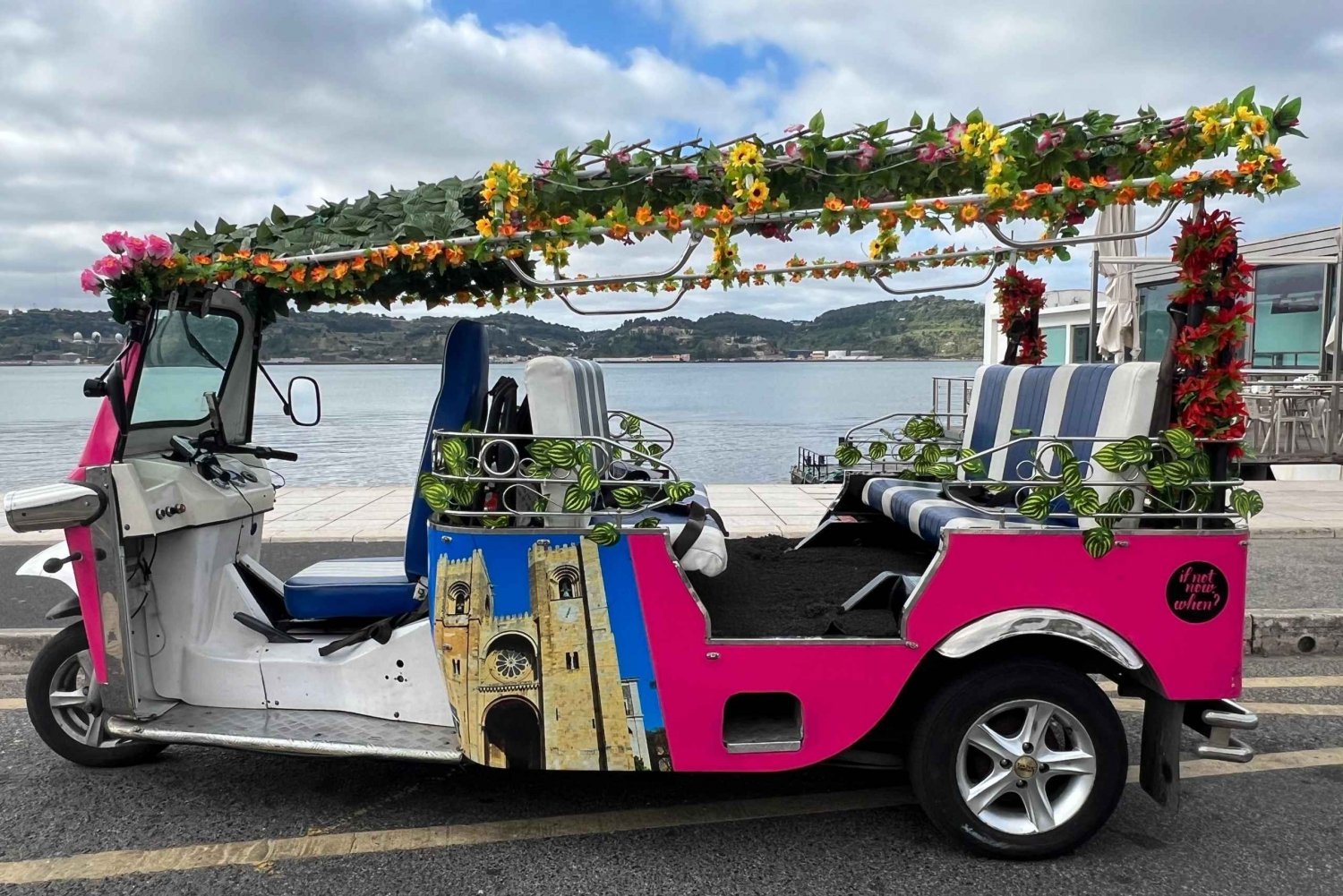 Tour privado de la ciudad de Lisboa en tuk tuk eléctrico y quad ecológico