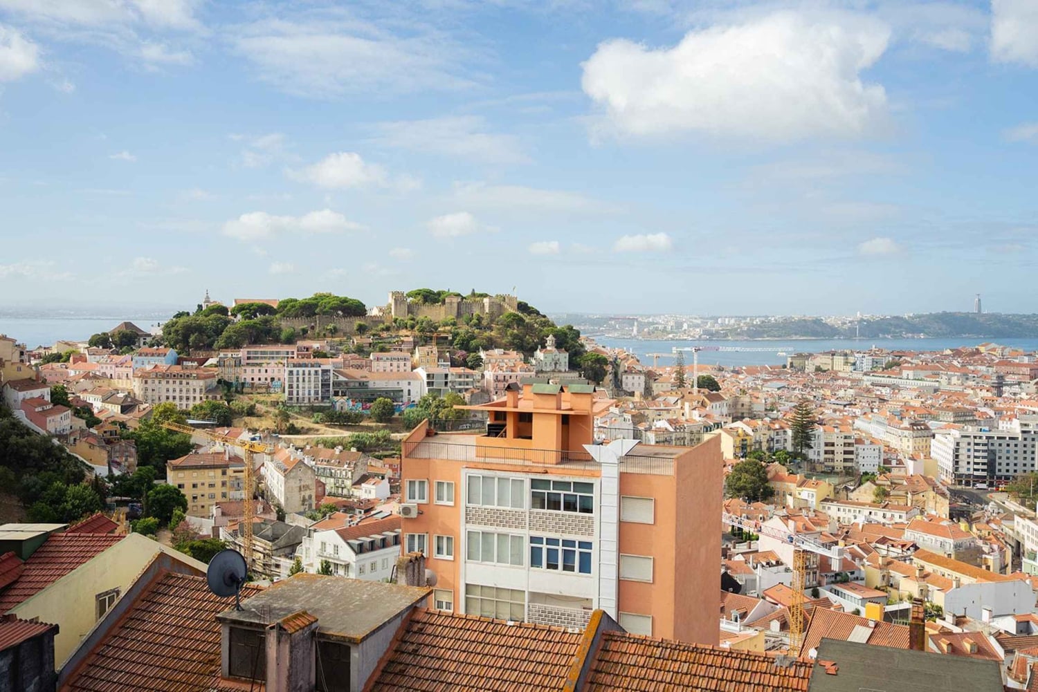 Utforska Lissabon på en tuktuk-tur: historia och utsiktsplatser