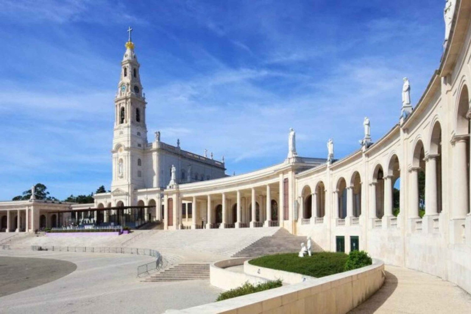 Da Lisbona: Escursione di un giorno a Fatima, Nazare e Obidos