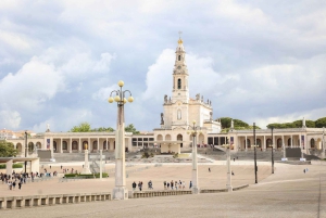 Lissabon: dagtrip naar Fátima, Óbidos en Nazaré + proeverij van ginja