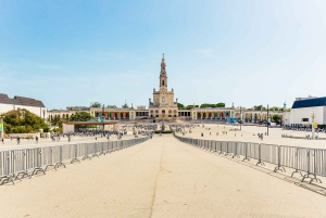 De Lisboa: Fátima Óbidos Batalha & Nazaré Tour em pequenos grupos