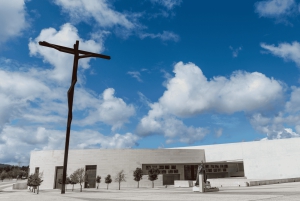 Von Lissabon: Tour zum Heiligtum von Fátima, Nazaré und Óbidos