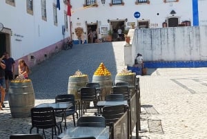Vanuit Lissabon: Nazaré en Óbidos Privétour in een premium auto