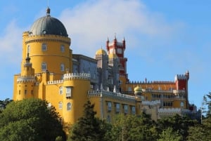 Lisbon: Sintra, Regaleira, Pena Palace, Cascais Day Tour