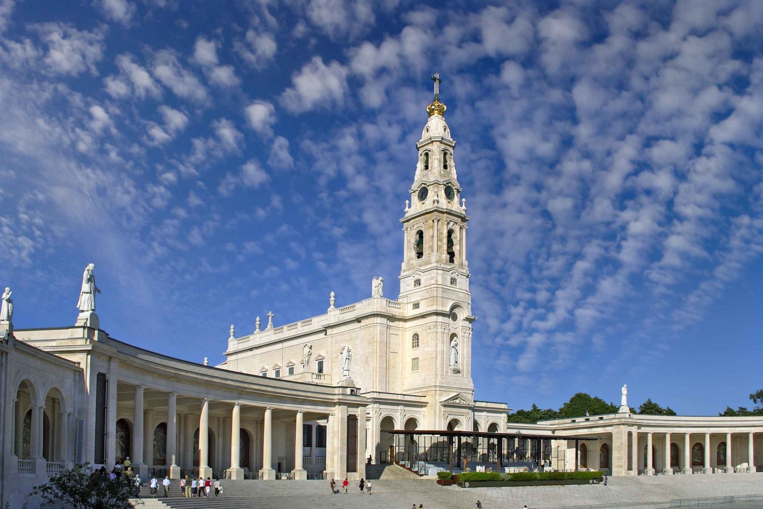 From Lisbon: Tour Fátima, Batalha, Alcobaça, Nazaré, Óbidos