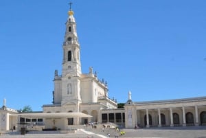 From Lisbon: Tour to Fátima, Batalha, Nazaré and Óbidos