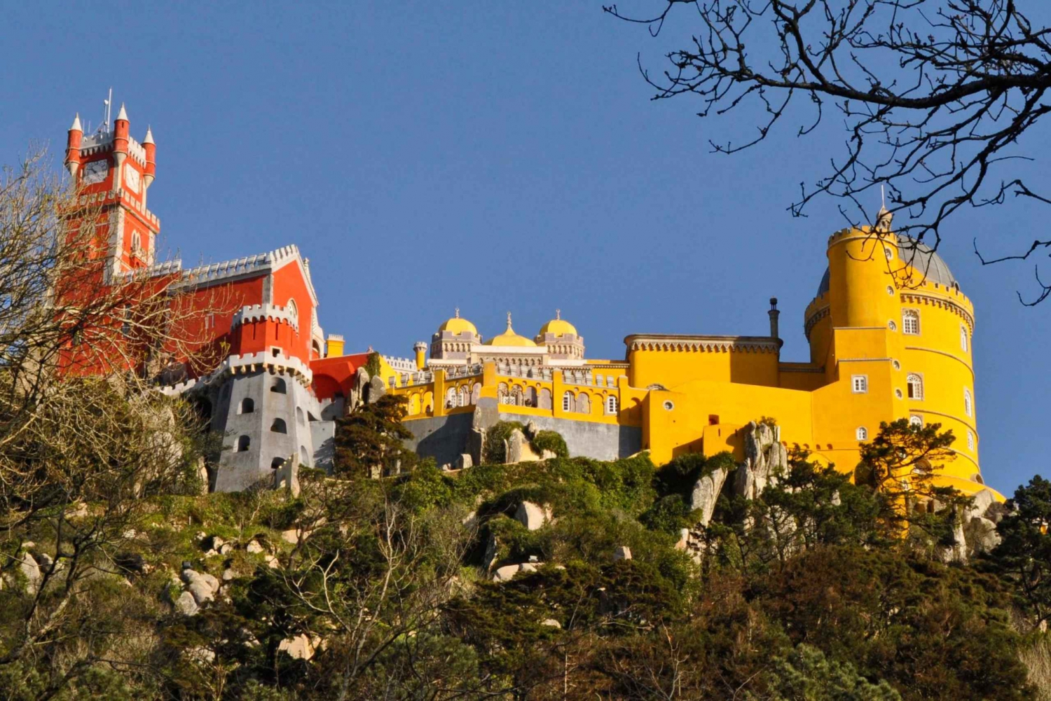 Explore-the-Colorful-Palace-of-Pena-in-Sintra