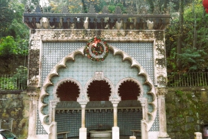 Excursão particular de meio dia ao Palácio da Pena e ao Poço da Iniciação em Sintra