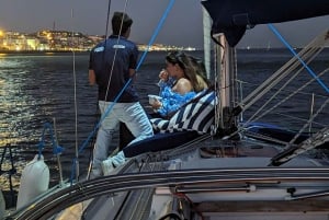 Lisbonne : Sortie en bateau privée pour un Nouvel An éblouissant (2h30)