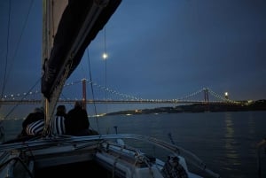 Lisbonne : Sortie en bateau privée pour un Nouvel An éblouissant (2h30)
