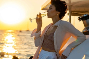 Lissabon: Luxe catamaran bij zonsondergang met drankjes