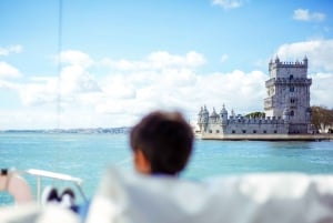 Lissabon: Luxe catamaran bij zonsondergang met drankjes