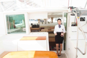 Lissabon: Luxe catamaran bij zonsondergang met drankjes