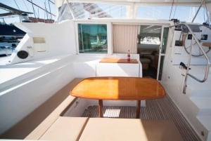 Lissabon: Luxe catamaran bij zonsondergang met drankjes