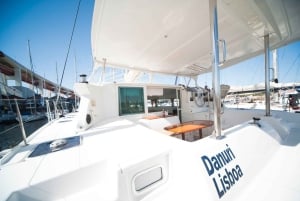 Lissabon: Luxe catamaran bij zonsondergang met drankjes