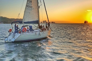 Lisboa:Passeio à vela ao pôr do sol no rio Tejo com welcome drink