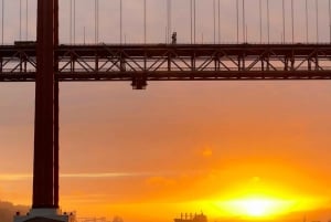 Lisboa:Passeio à vela ao pôr do sol no rio Tejo com welcome drink