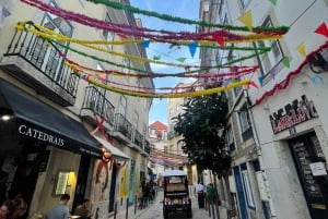 Lisboa - Tuk Tuk with hotel pick up and the best of old city