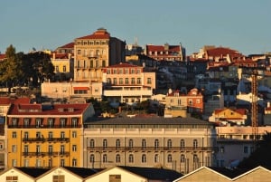 Private Romantic cruise with sparkling wine- 2-Hour- Lisbon