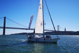 Lisbon: 2-Hour Sailing Yacht Cruise & Guided Tour w/2 drinks