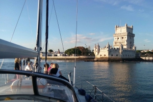 Lisbon: 2-Hour Sailing Yacht Cruise & Guided Tour w/2 drinks