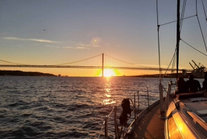 Lisbon: Relaxing City Skyline Sailboat Cruise