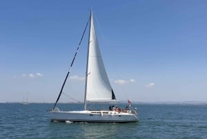 Lisbon: Champagne Sailing Tours