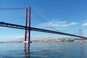 Lisboa: cruzeiro guiado de 2 horas em iate à vela e visita guiada com 2 bebidas