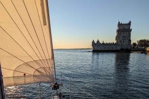 Lisbon: Scenic Day & Sunset Boat Tour with a Drink