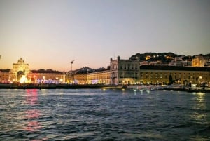 Lisbon: Scenic Day & Sunset Boat Tour with a Drink