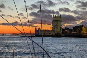 Lisbon: Scenic Day & Sunset Boat Tour with a Drink