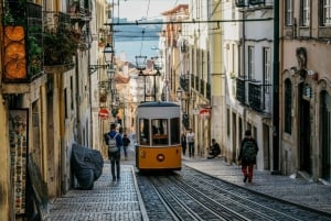 Lisbon: Private Sightseeing Tour in a Vintage Tuk Tuk