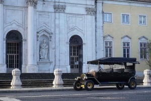 Lisbon: Private Sightseeing Tour in a Vintage Tuk Tuk