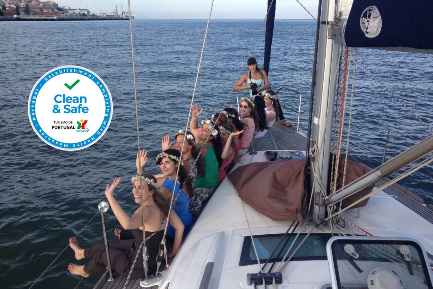 Lisbon 2H Private Tour by SAILBOAT / SAIL or POWER CATAMARAN