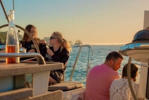 Lisboa: 2 timer båtcruise i solnedgangen med drinker