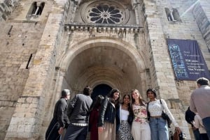 Lisbon:4-HOUR Guided Tuk Tuk Tour Old Town City Center Belem
