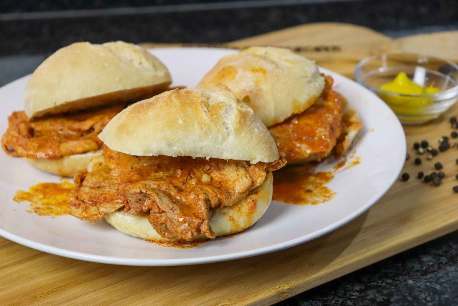 Lisbona After-Hours: Bifana Lab & Night Crawl (micro-gruppi)