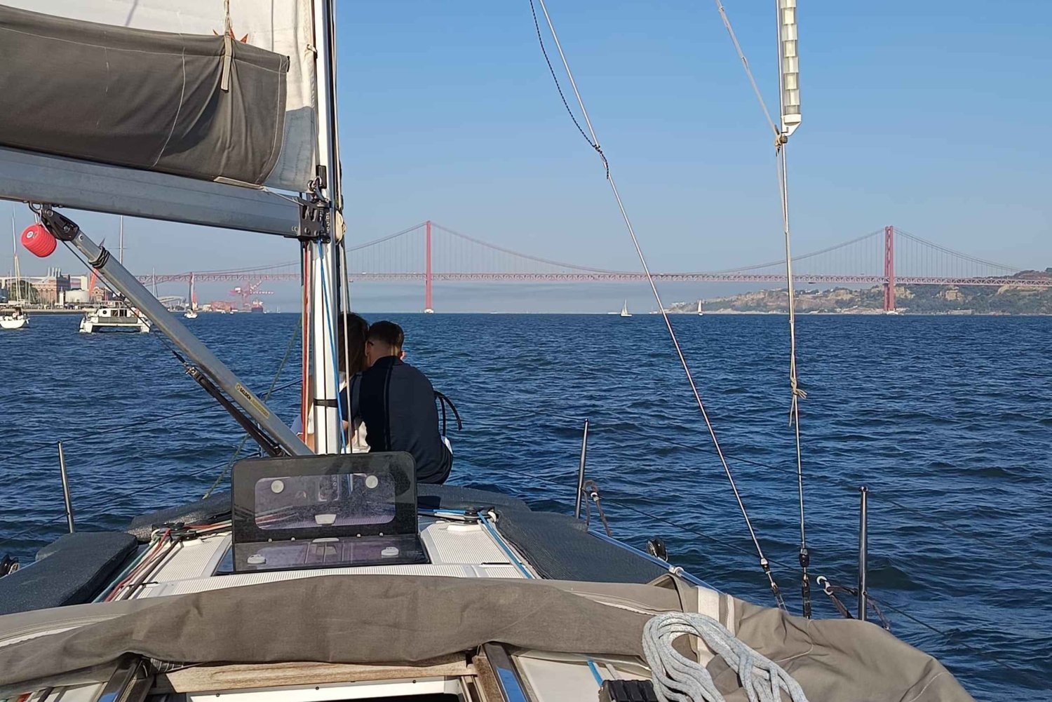 Lisbona: tour pomeridiano in barca a vela con drink
