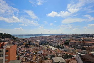 Lissabon: Guidad tur med tuk-tuk Alfama och historia 90 min