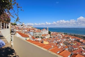 Lissabon: Guidad tur med tuk-tuk Alfama och historia 90 min