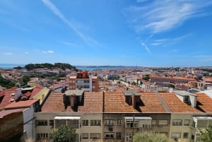 Lissabon: Guidad tur med tuk-tuk Alfama och historia 90 min