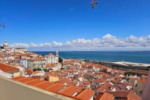 Lissabon: Guidad tur med tuk-tuk Alfama och historia 90 min