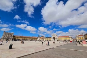 Lissabon: Guidad tur med tuk-tuk Alfama och historia 90 min