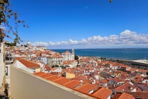 Lissabon: Guidad tur med tuk-tuk Alfama och historia 90 min