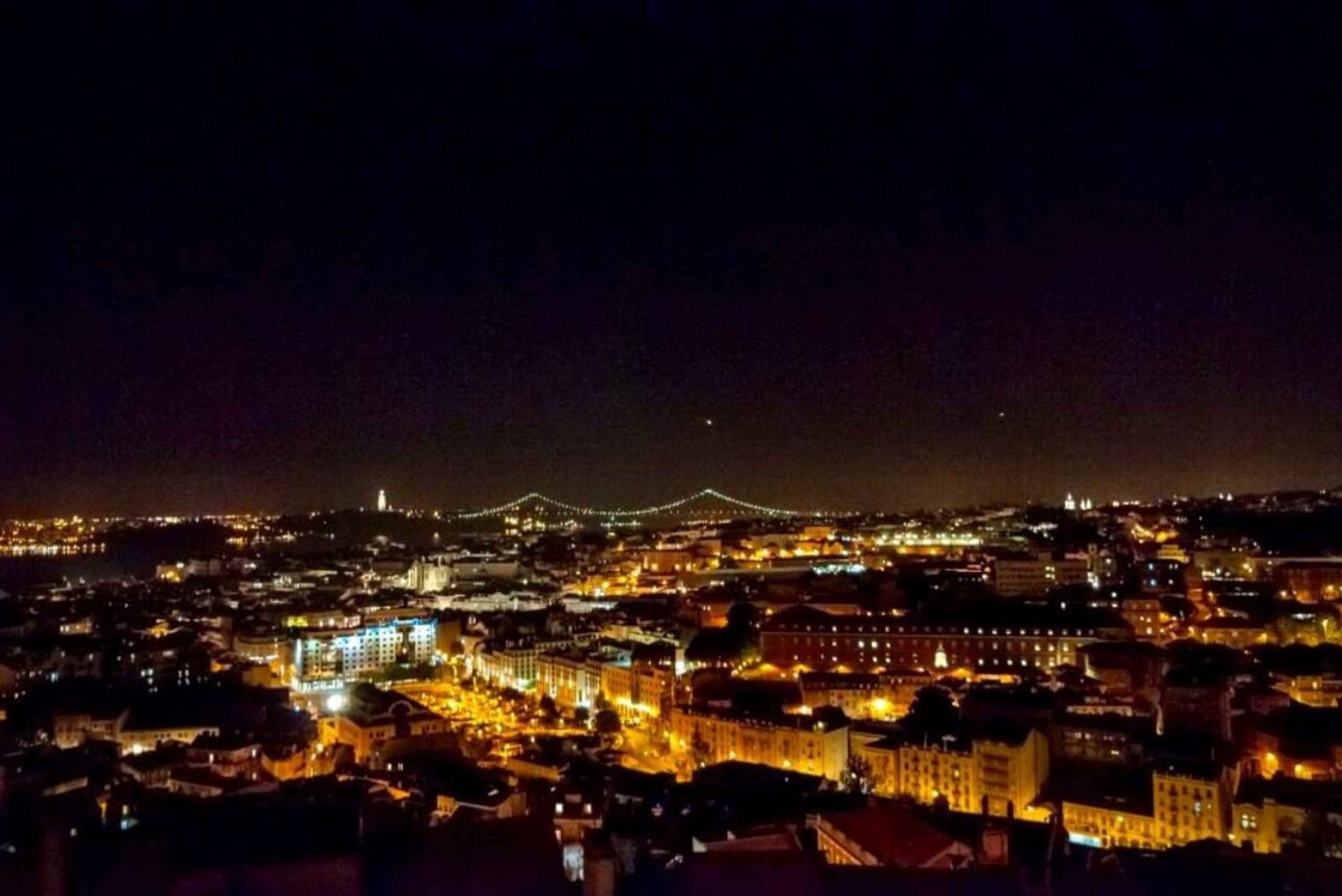 Lisbon: Authentic Fado Show, Dinner and Night Tour